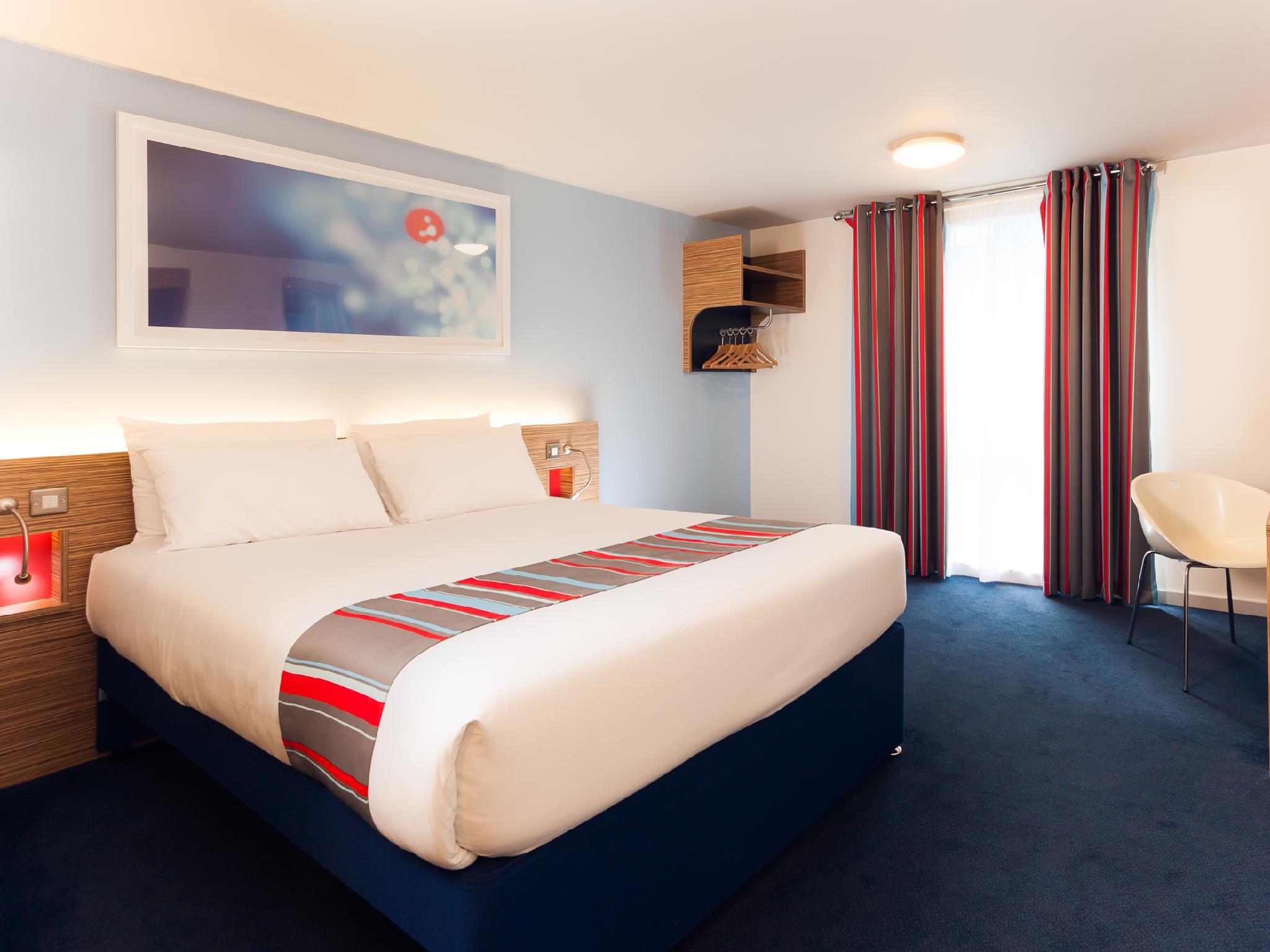 ROOM, DOUBLE BED