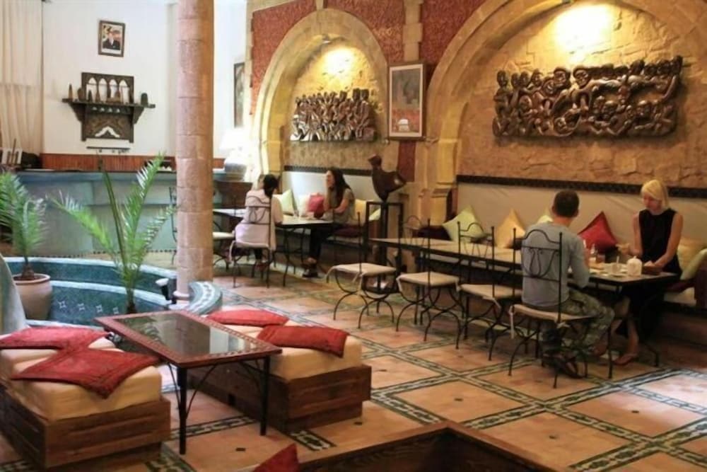 Riad Al Khansaa 37/70