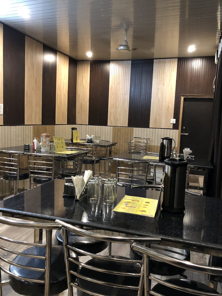 Hotel Pardesi 33/45