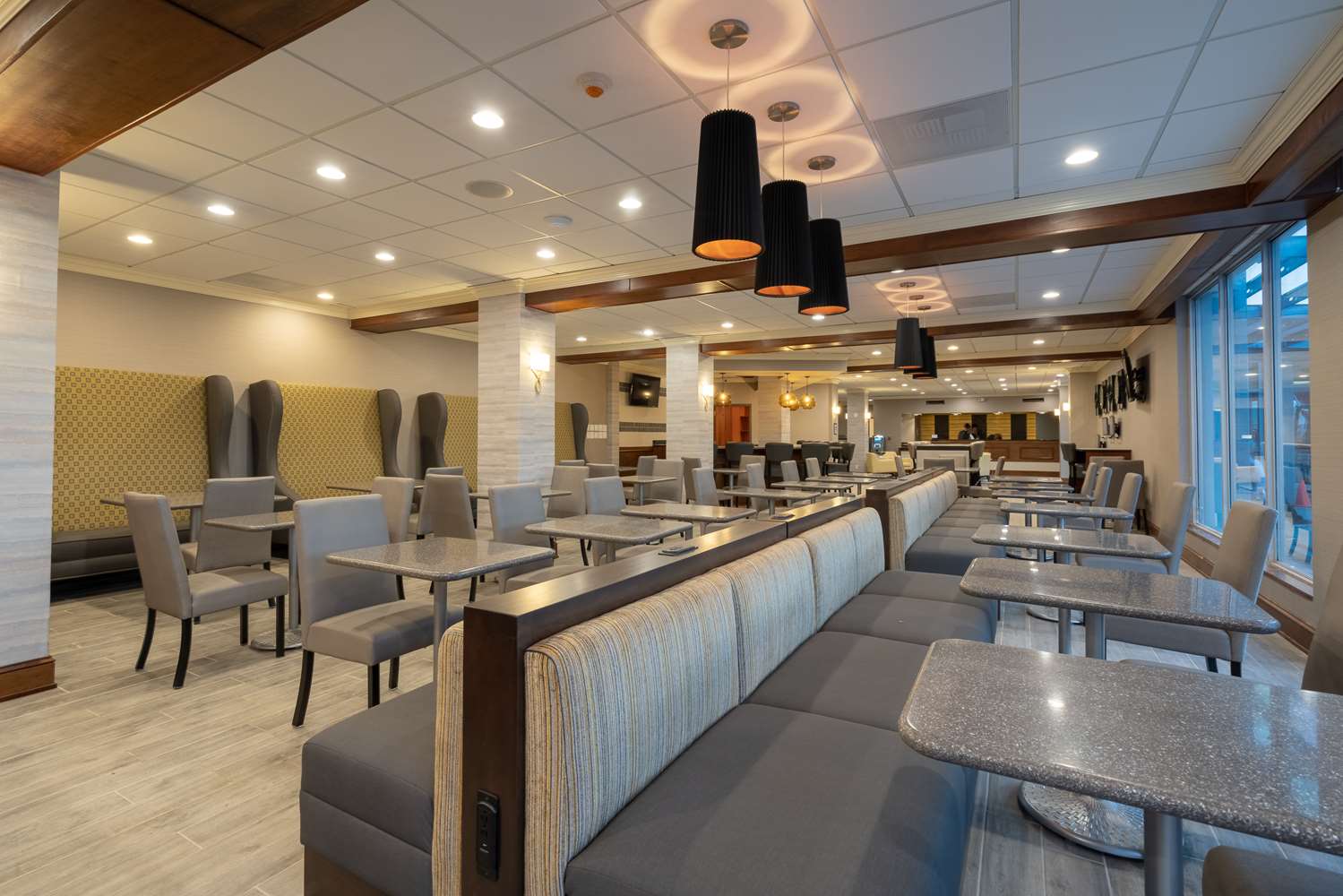 Best Western Premier Airport/Expo Center Hotel 16/23