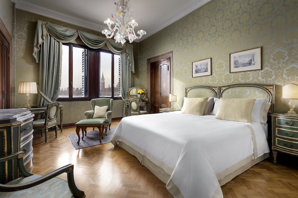 Deluxe, King Bed, Lagoon View