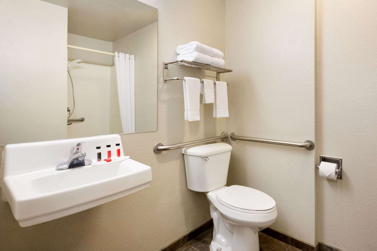 Travelodge By Wyndham Alpine 10/11