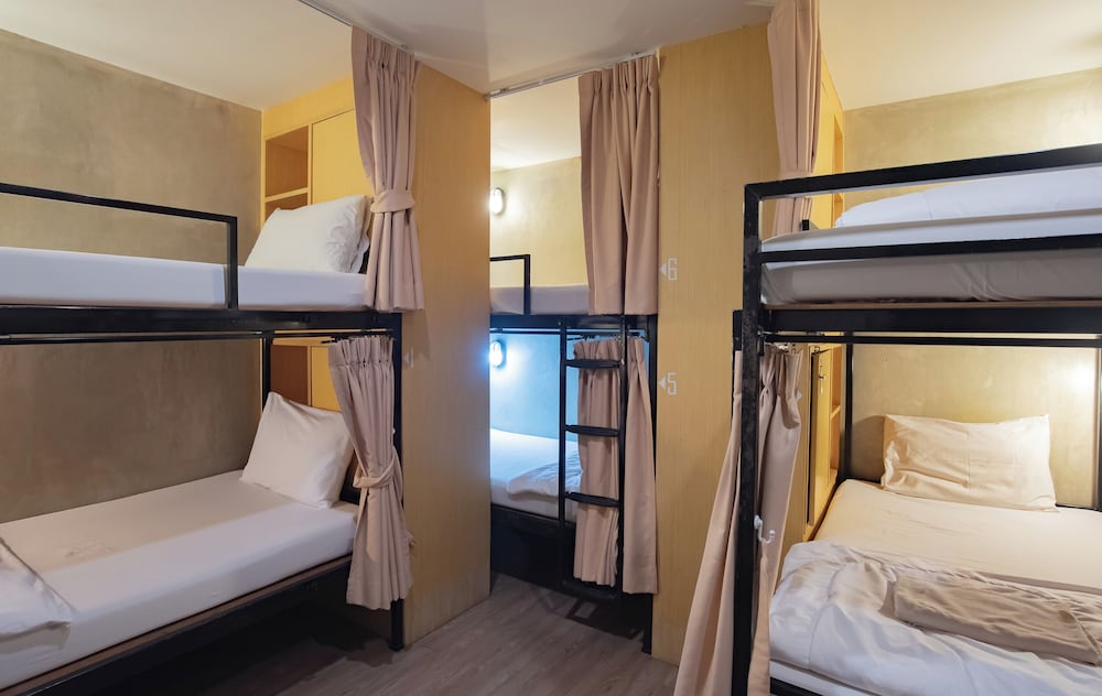 FEMALE DORM, 6 BEDS