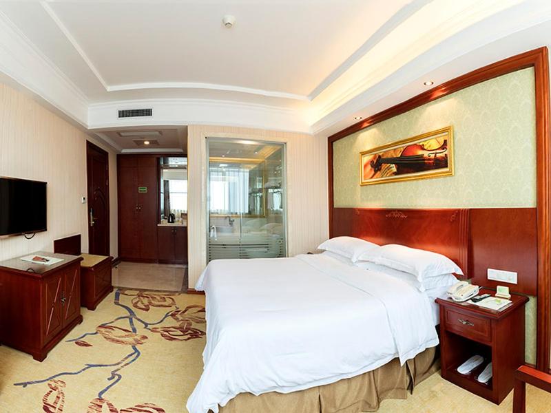 Vienna Hotel (Foshan West Railway Station Airport Branch) 11/23