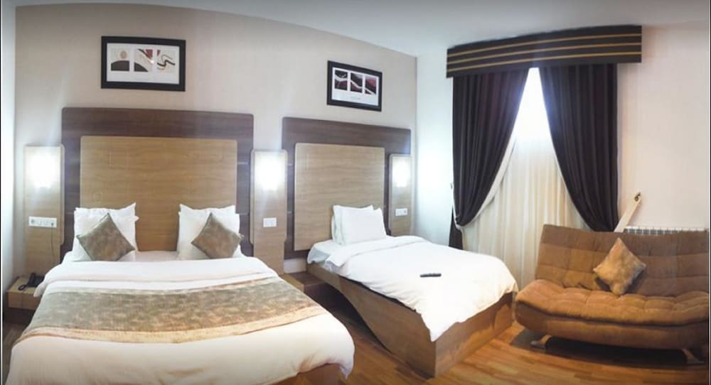 CLEAN HOTEL 29/62