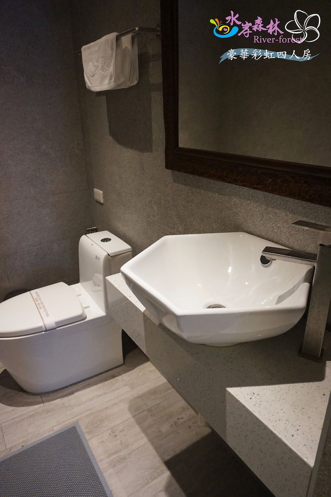 Deluxe, Quadruple, 2 Queen Beds, Lake View, Hot Tub, River Forest Resort Hotel 5/5