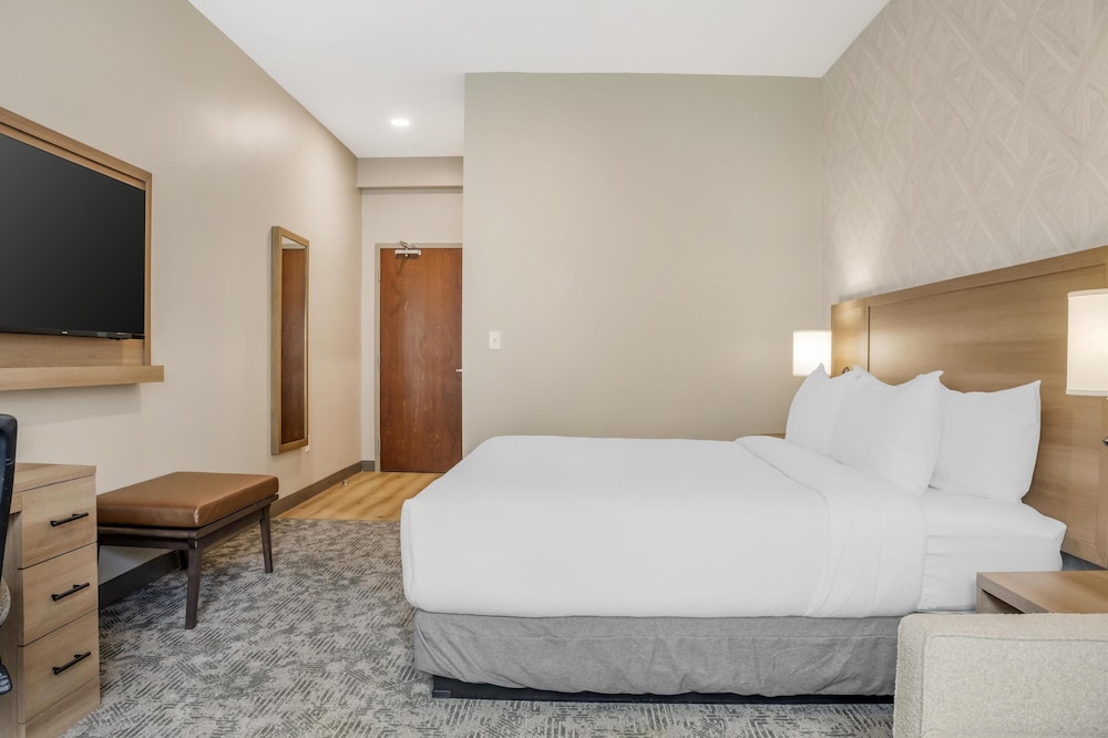 Standard, King Bed, Sofa