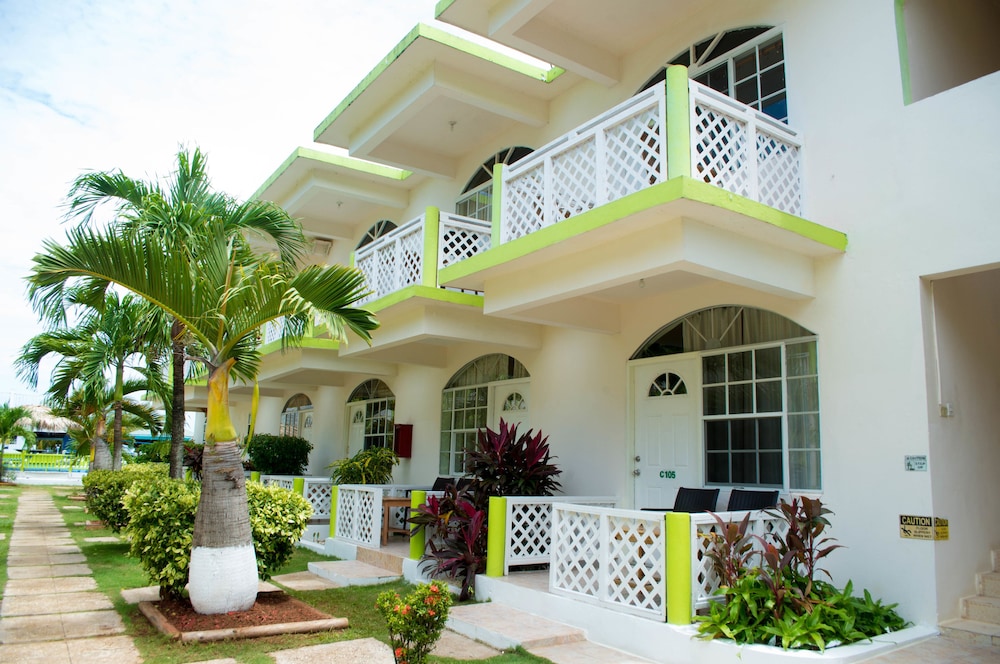 Fun Holiday Beach Resort in NEGRIL