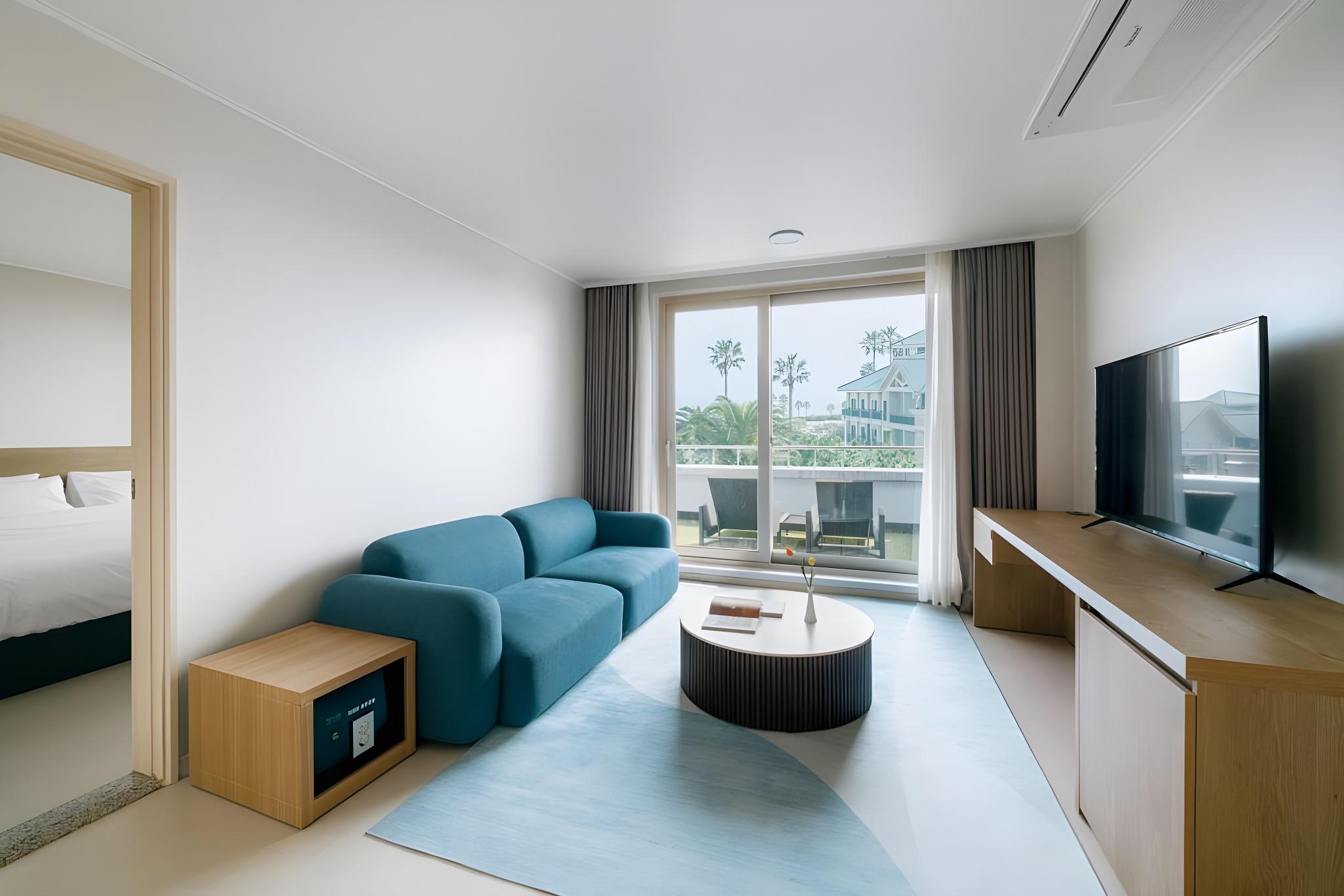 JUNIOR SUITE