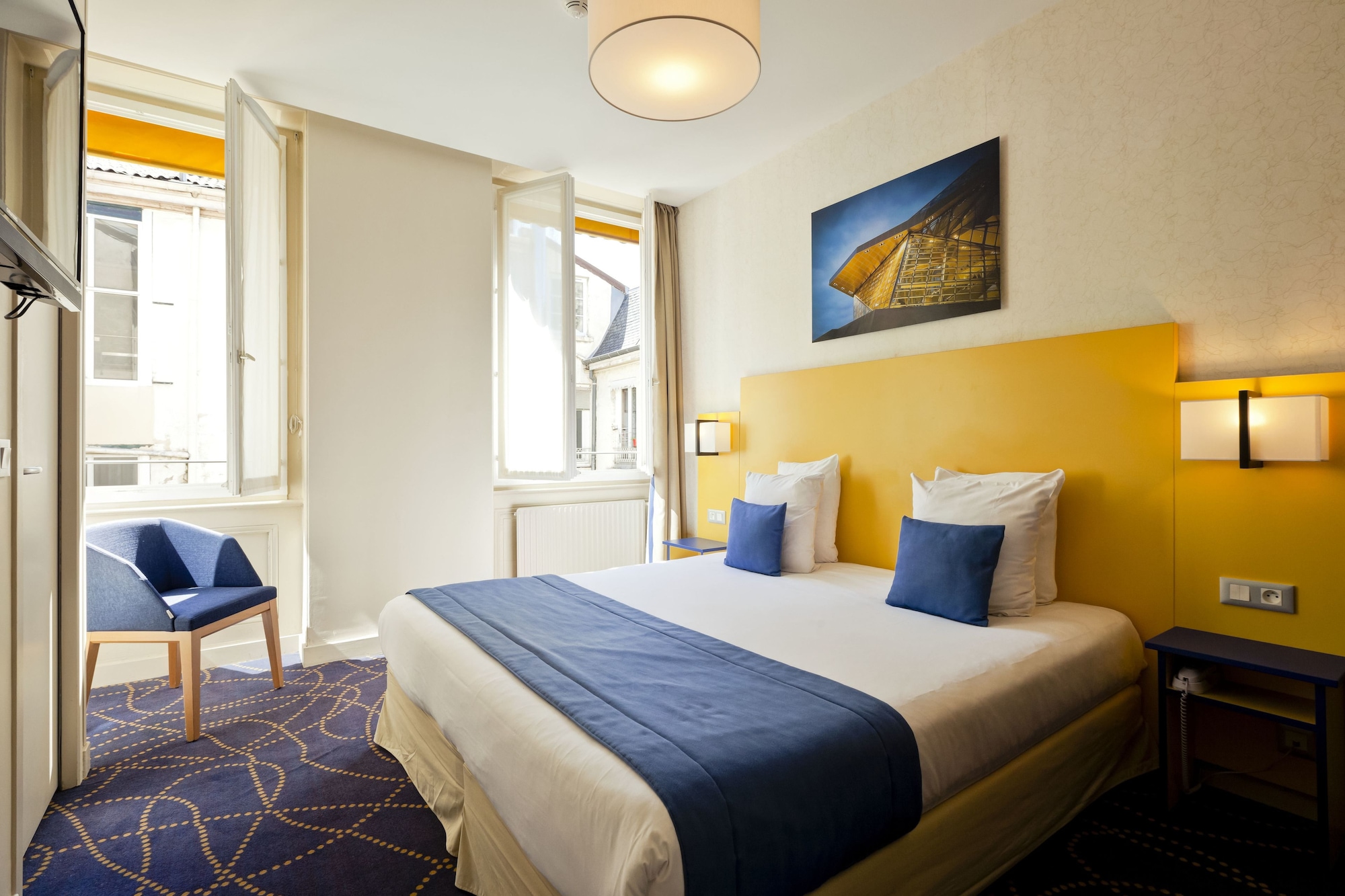 SUPERIOR, DOUBLE OR TWIN BED