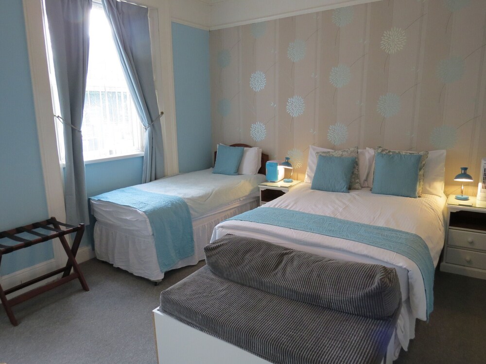 Family, Double and Twin Beds, Ambassador Guesthouse 3/7
