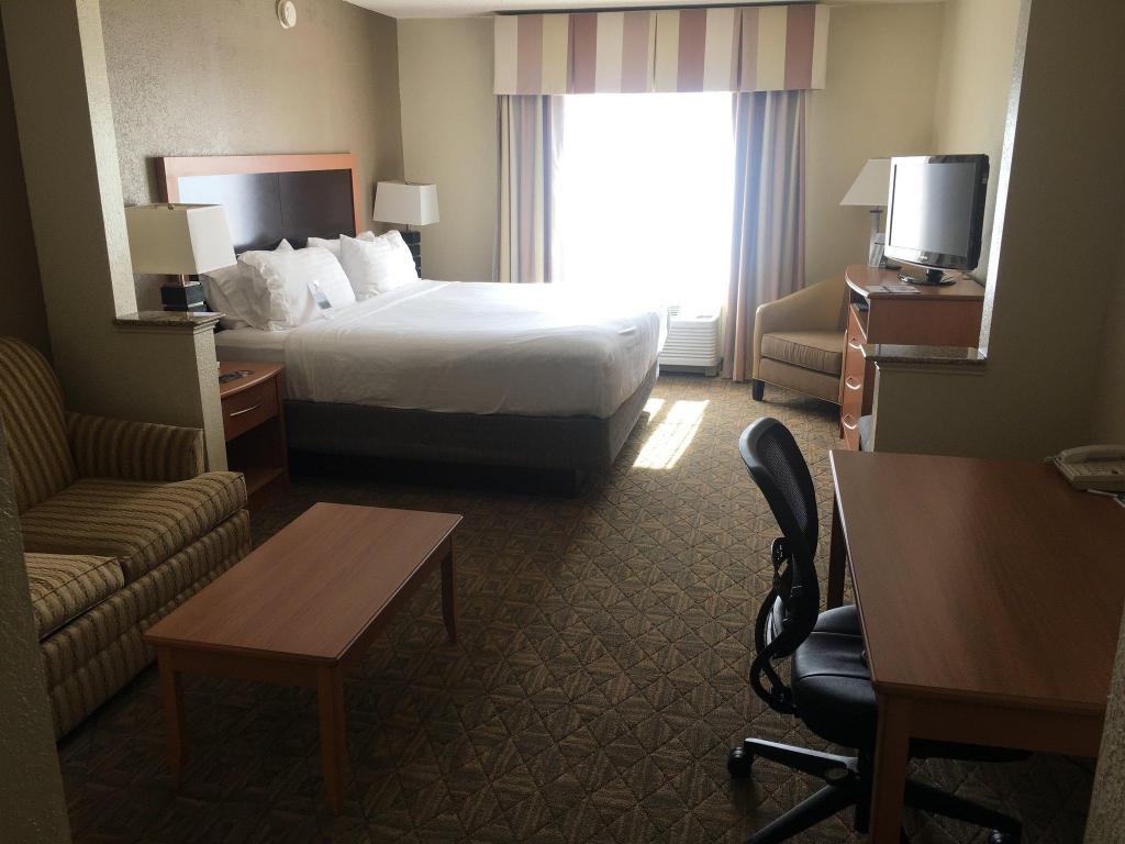 Suite, King Bed, Living Area
