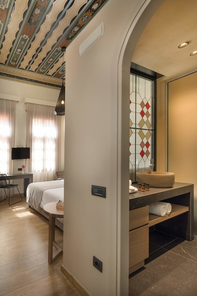 Contessa Boutique Hotel 53/65
