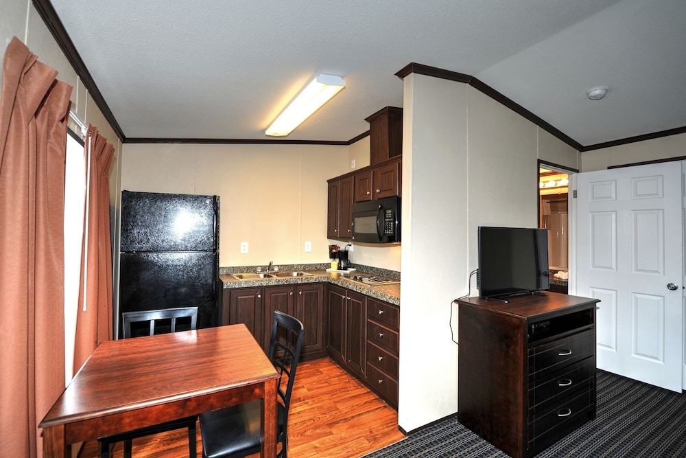 Instalodge Hotel And Suites 32/34