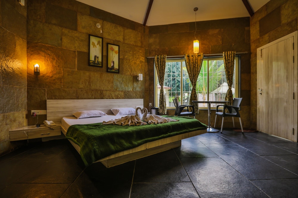 Sorina Hillside Resort 10/17
