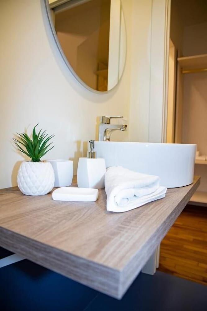 Easy Milano Rooms And Apartments Navigli 14/46
