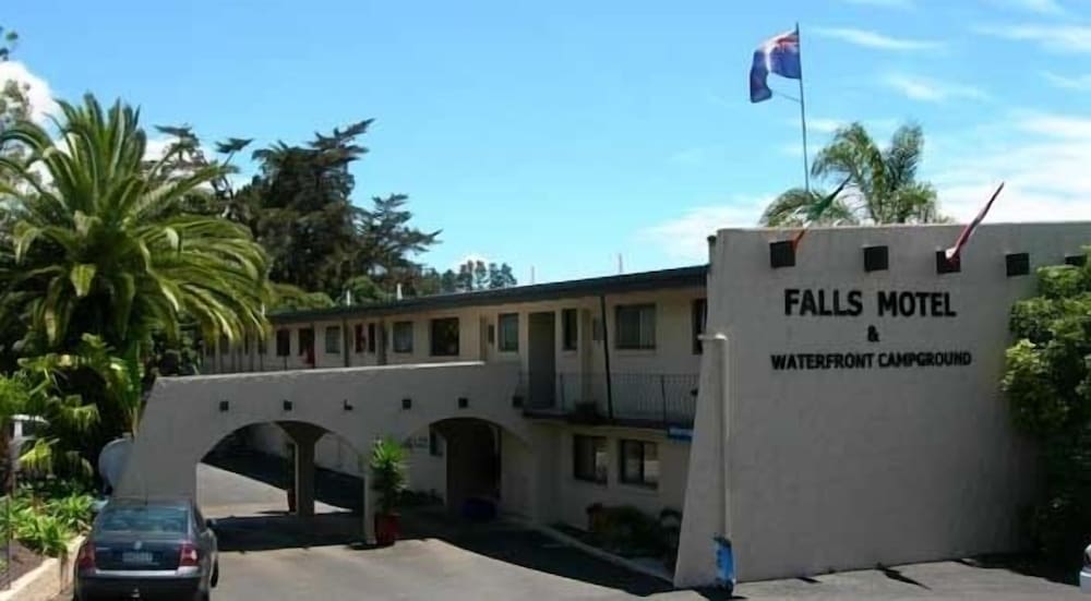 Falls Motel & Waterfront Campground 8/66