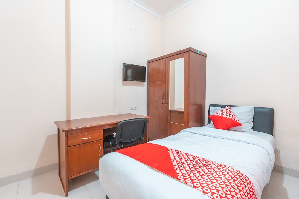 OYO 2364 Cempaka Harapan Indah 16/40