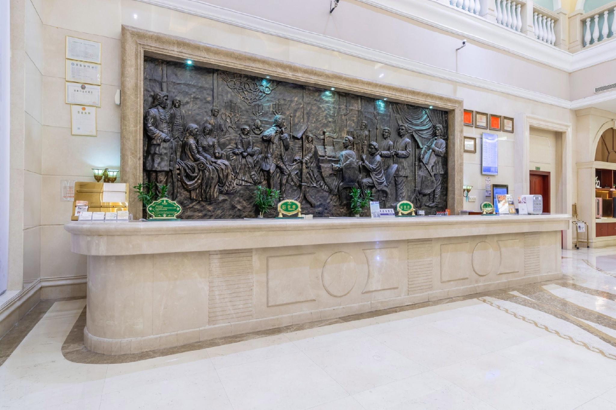 Vienna International Hotel (Huizhou South Railway Station, Wanda Plaza) 9/35