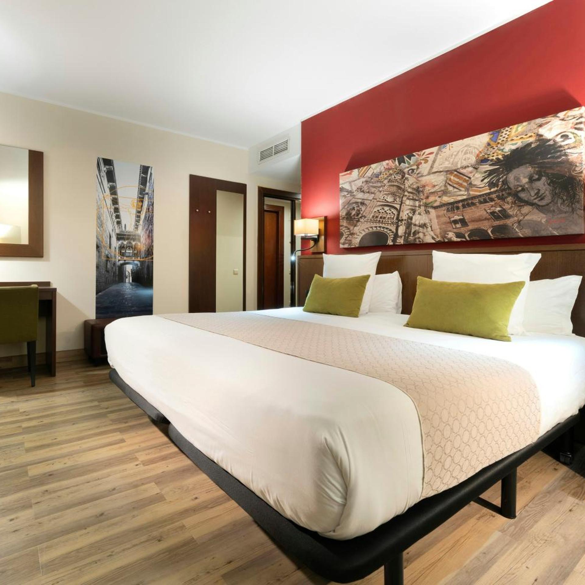 Park, Superior, Double or Twin Bed، Leonardo Hotel Barcelona Gran Via 2/9
