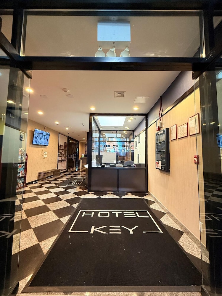 Hotel Key LaGuardia Airport 39/46