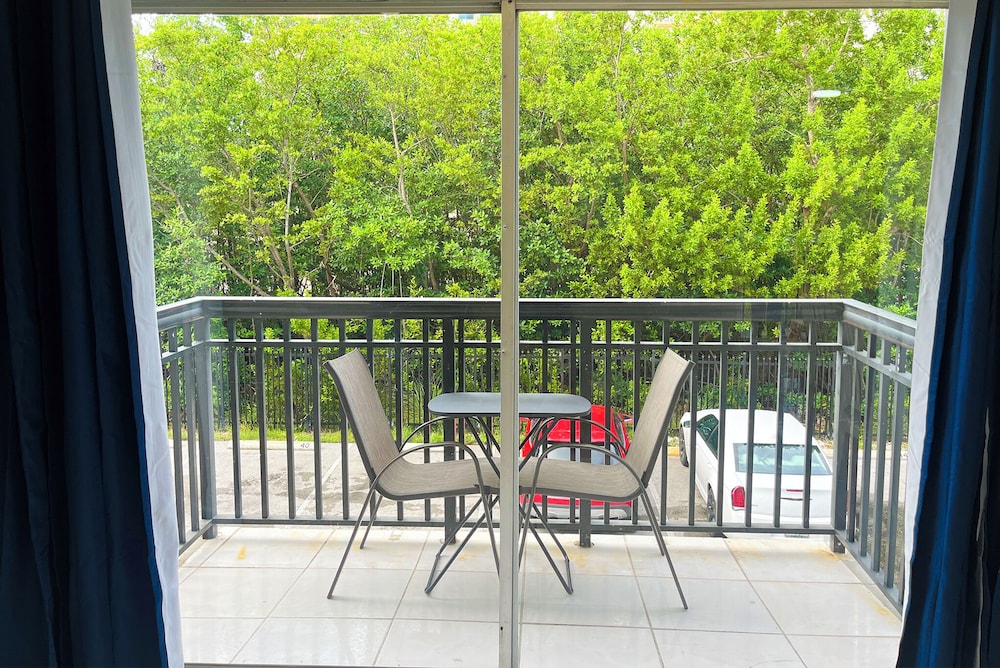 Sunny Isles Apartments 53/73
