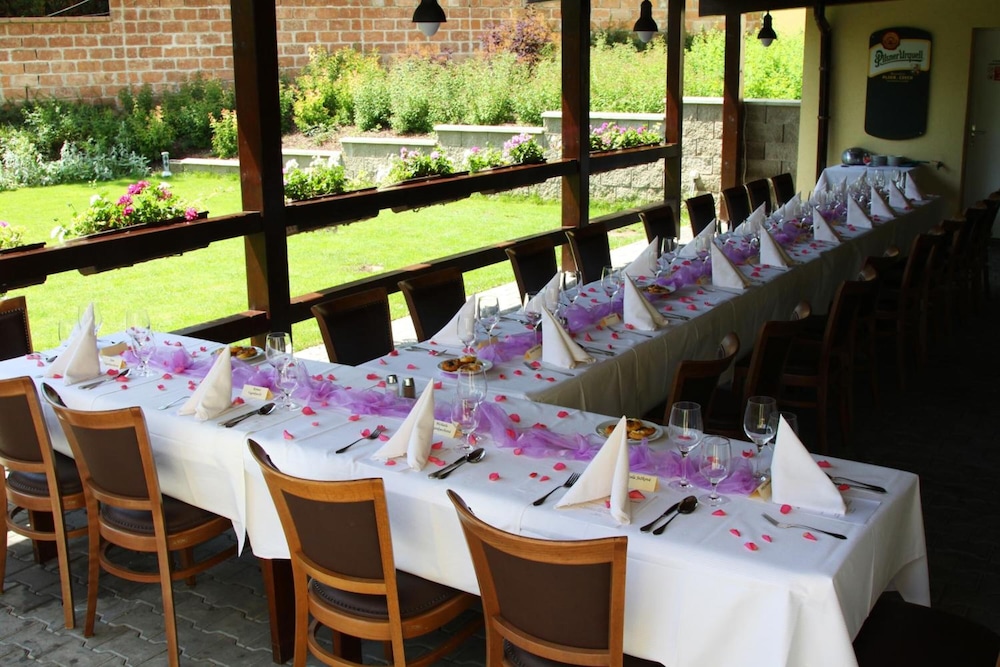 Dolce Villa Hotel 32/57