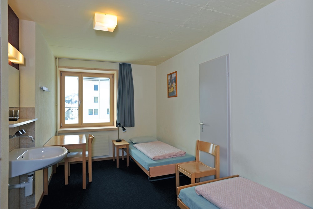 Youth Hostel 40/63