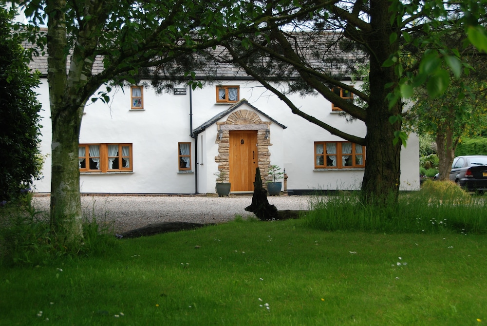Armidale Cottages Bed & Breakfast 25/28