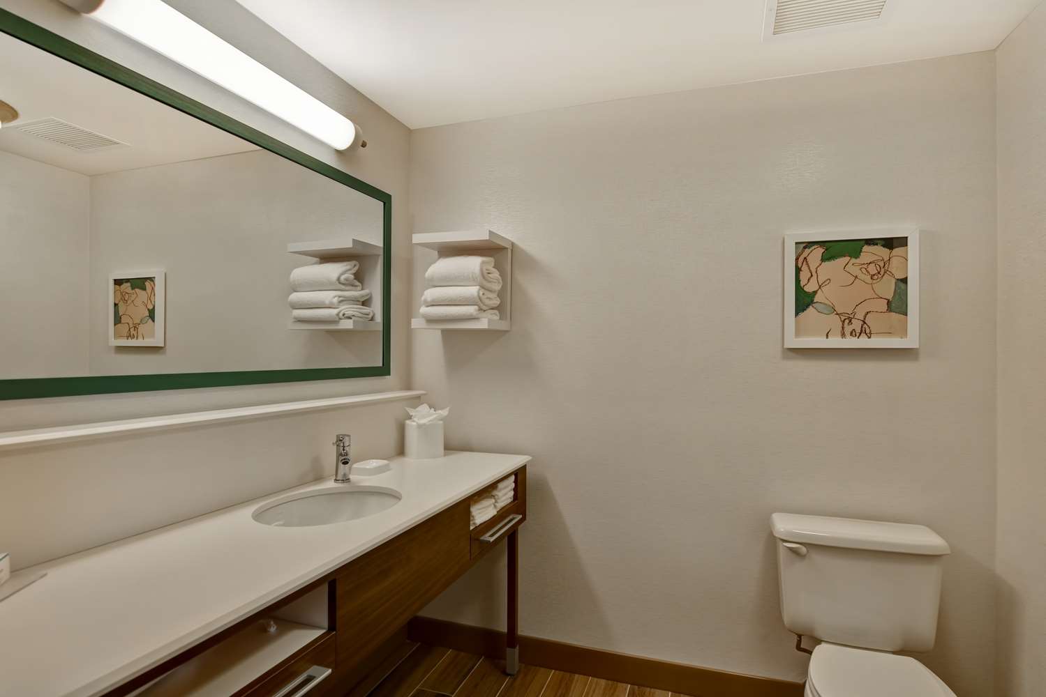 جناح بسرير كينج بغرفة نوم واحدة مع أريكة، Hampton Inn Palm Beach Gardens 2/3