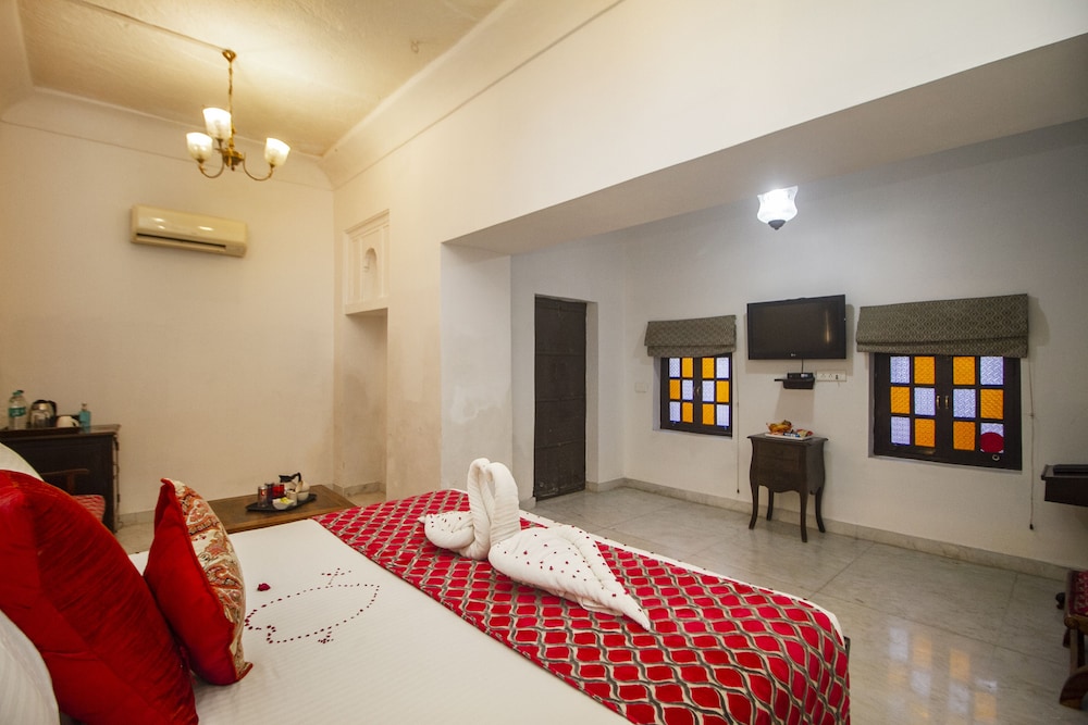 Amritara Chandra Mahal Haveli Bharatpur 12/50