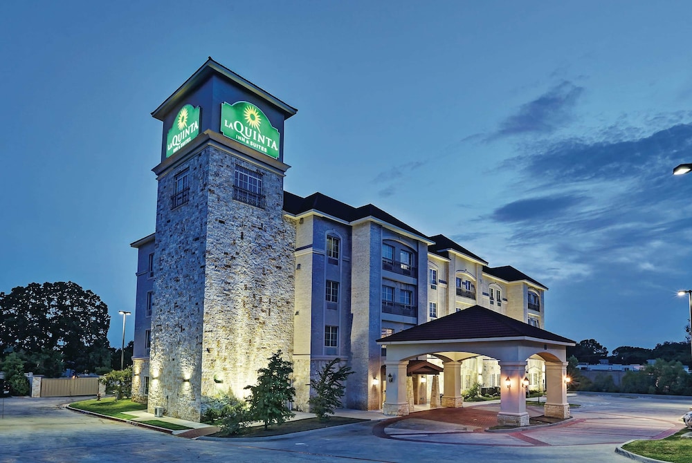 La Quinta Inn and Suites by Wyndham DFW Airport West - Euless 1/65