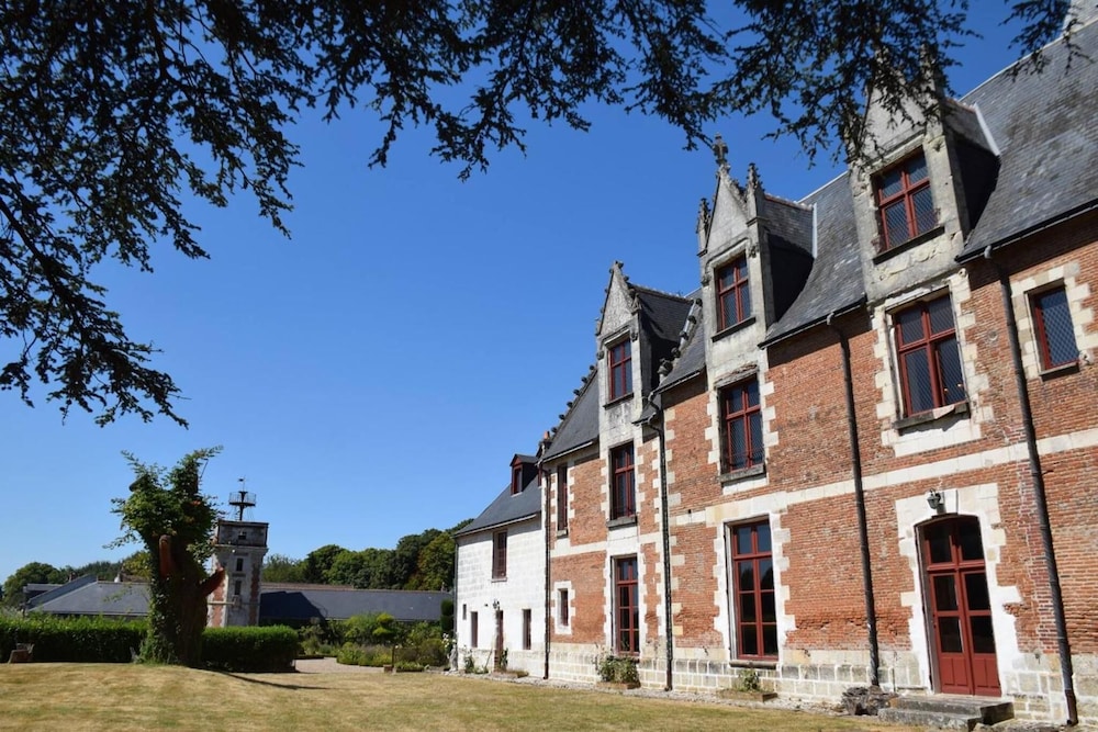 CHATEAU DE JALLANGES 6/61