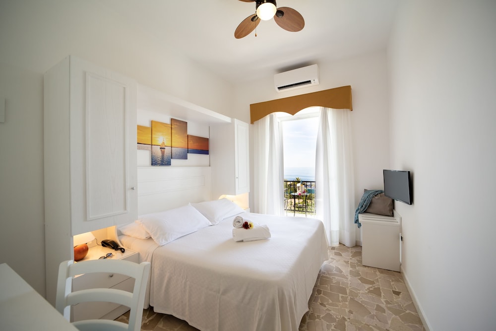 Hotel La Mandorla 11/50