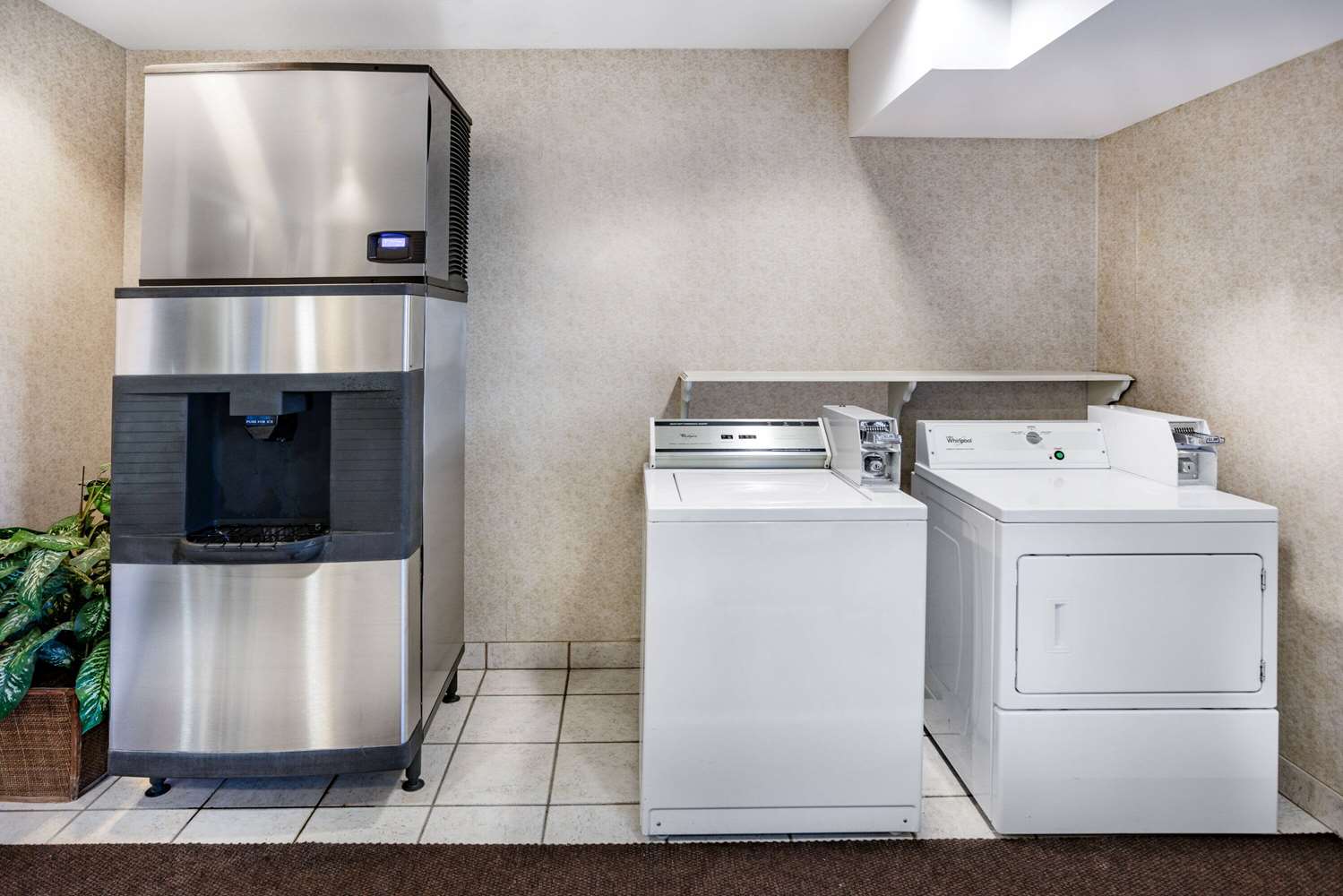 Microtel Inn & Suites by Wyndham Plattsburgh 41/41