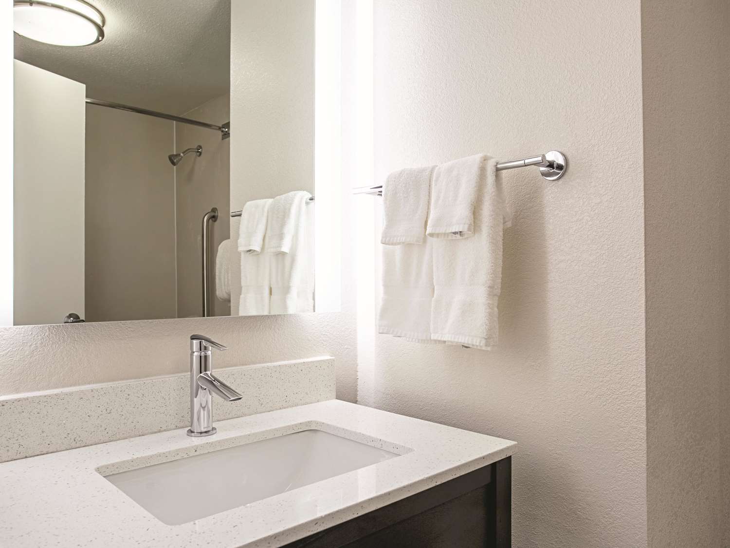 La Quinta Inn & Suites by Wyndham Baltimore N / White Marsh 41/46