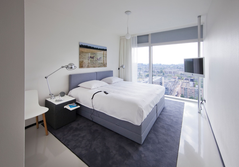 PENTHOUSE, LARGE