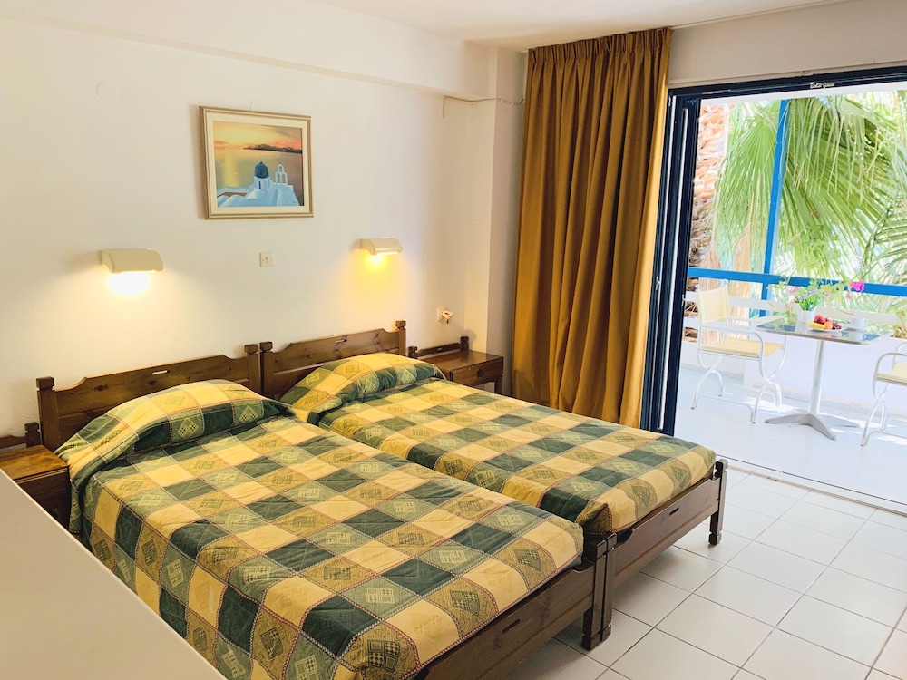 Kassavetis Center Hotel Studios and Apartments 16/61