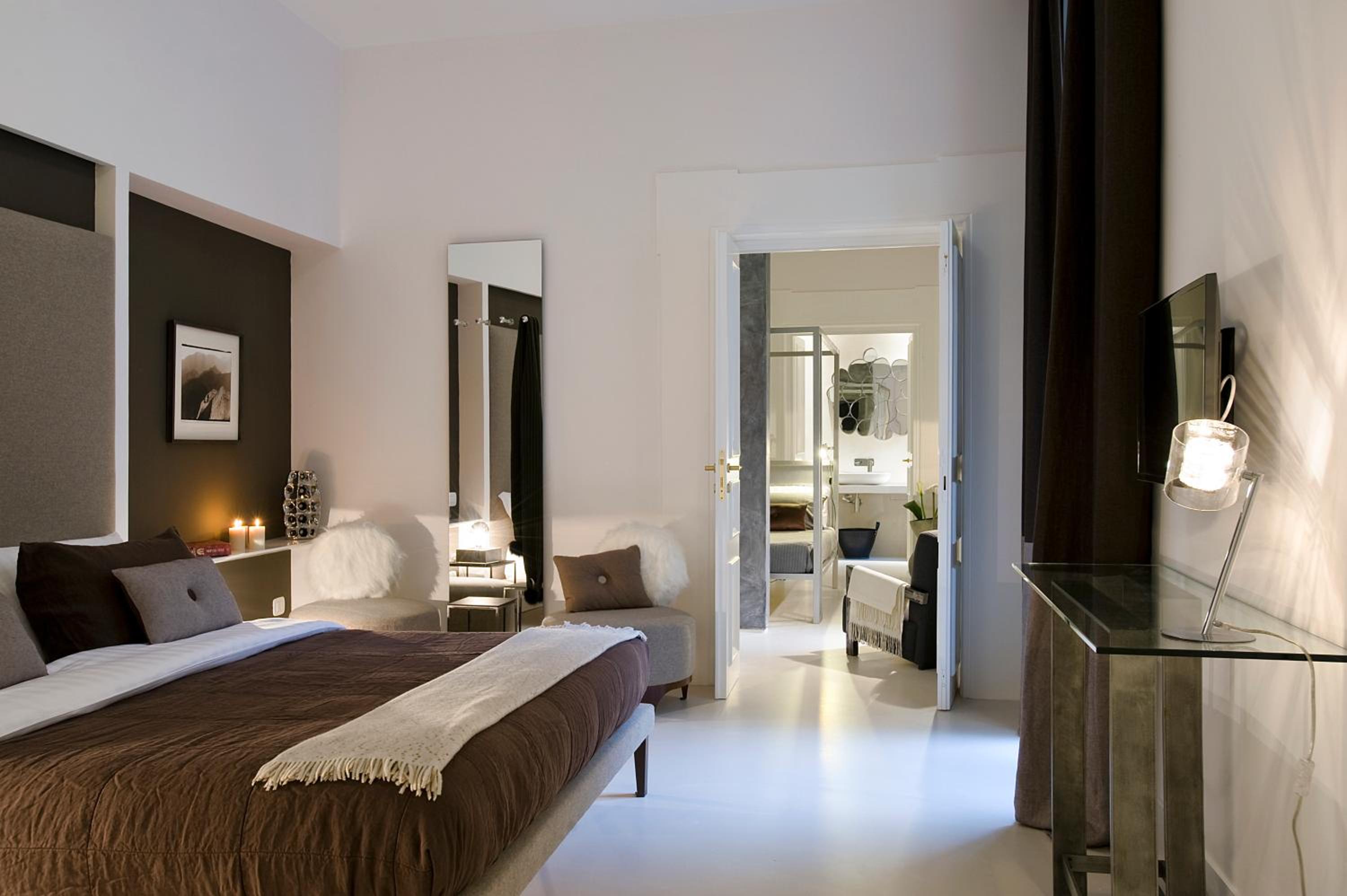 SUITE, KING BED, BALCONY