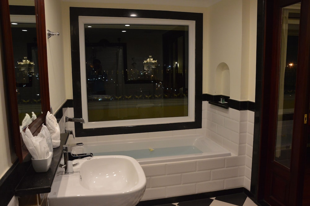 PRESIDENTIAL, SUITE, WITH VIEW
