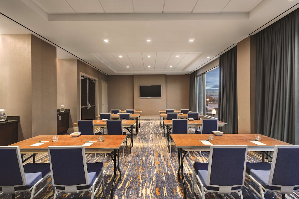 HOMEWOOD SUITES BY HILTON WASHINGTON DC CAPITOL-NAVY YARD 59/76