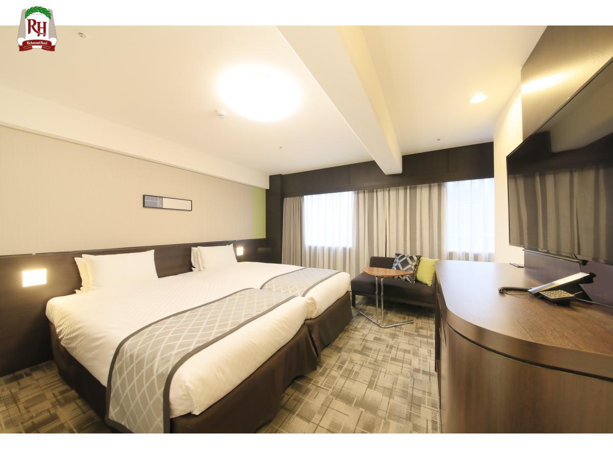 Hollywood, Type A, Standard, Twin Beds