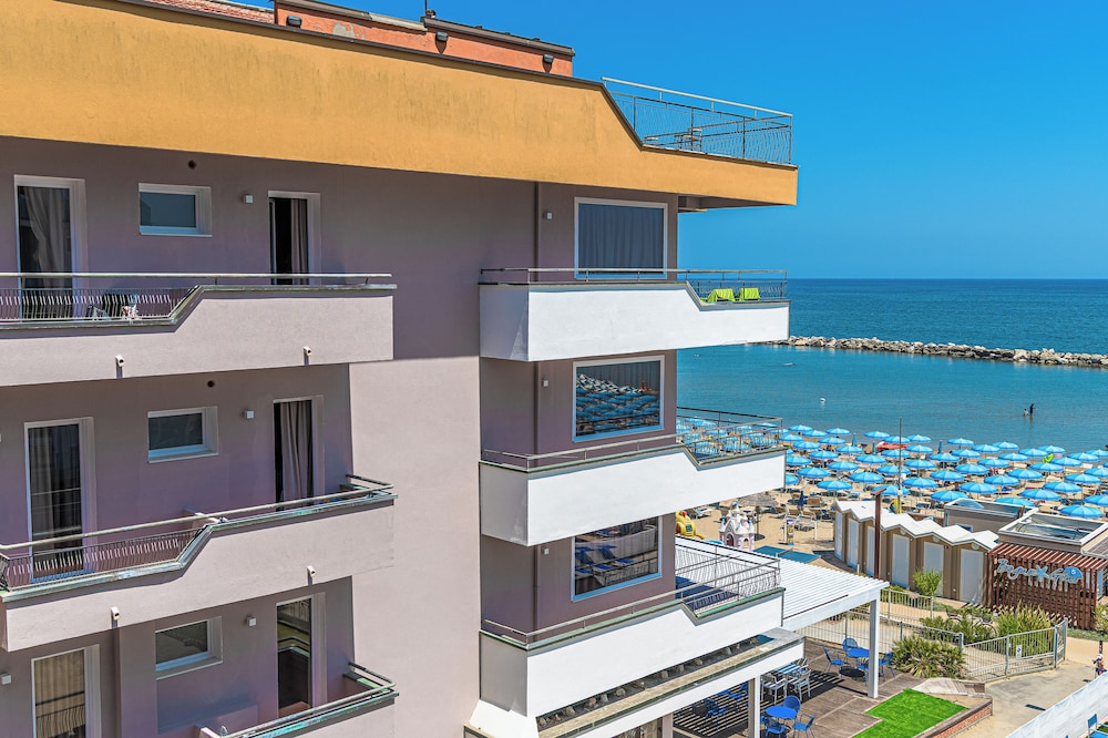 Cola Frontemare in ADRIATIC COAST - RIMINI