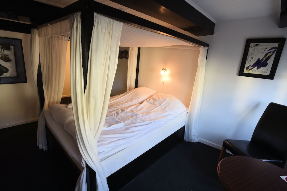 Postgaarden Bed Breakfast 4/25
