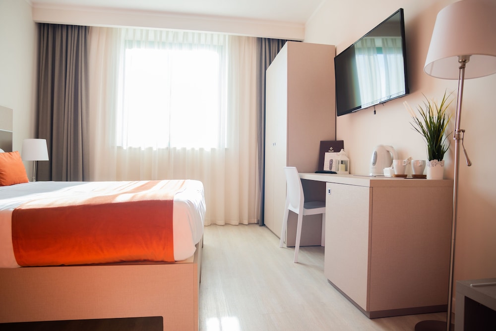 HOTEL GLIS 5/64