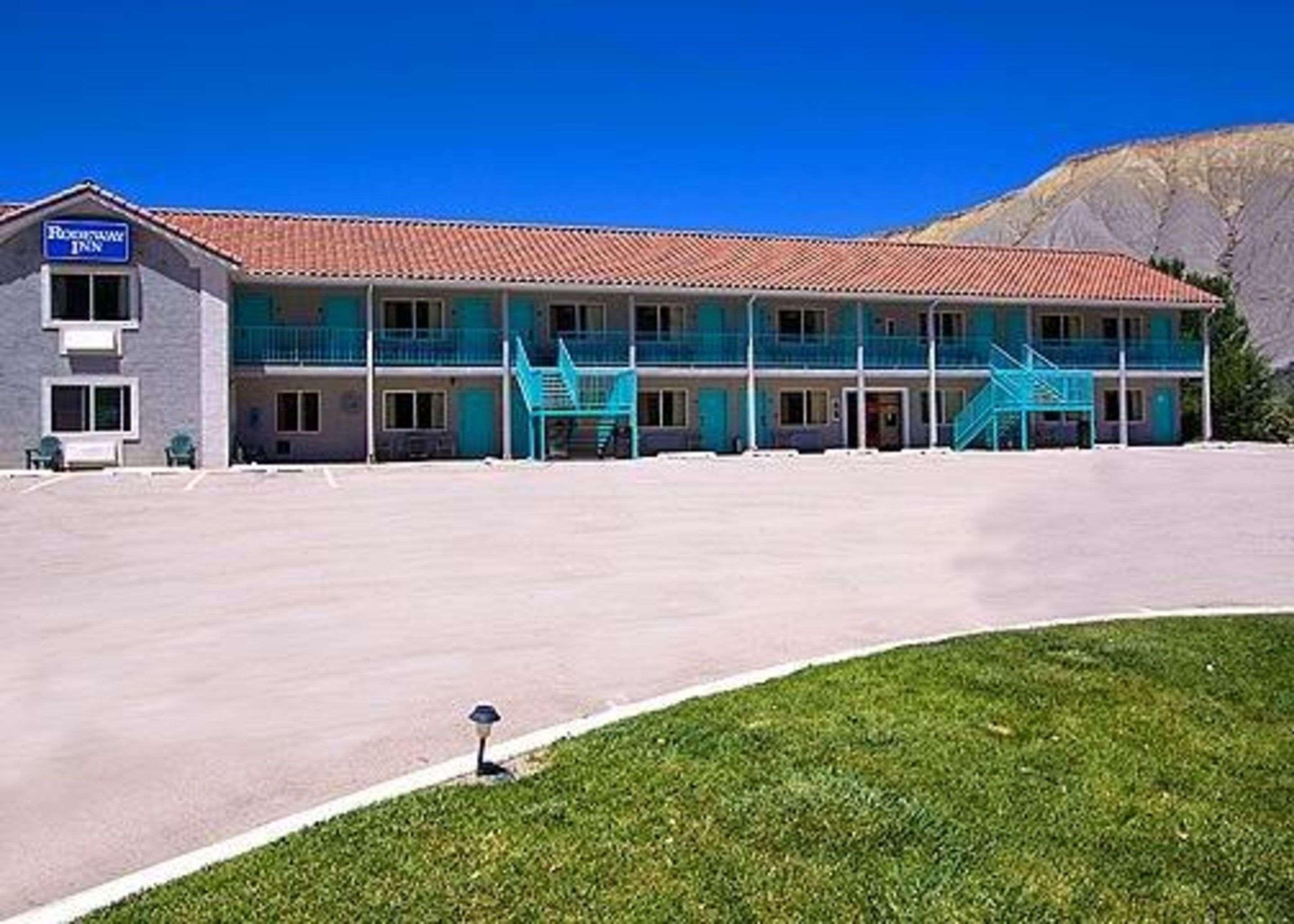 Cathedral Valley Inn 21/21