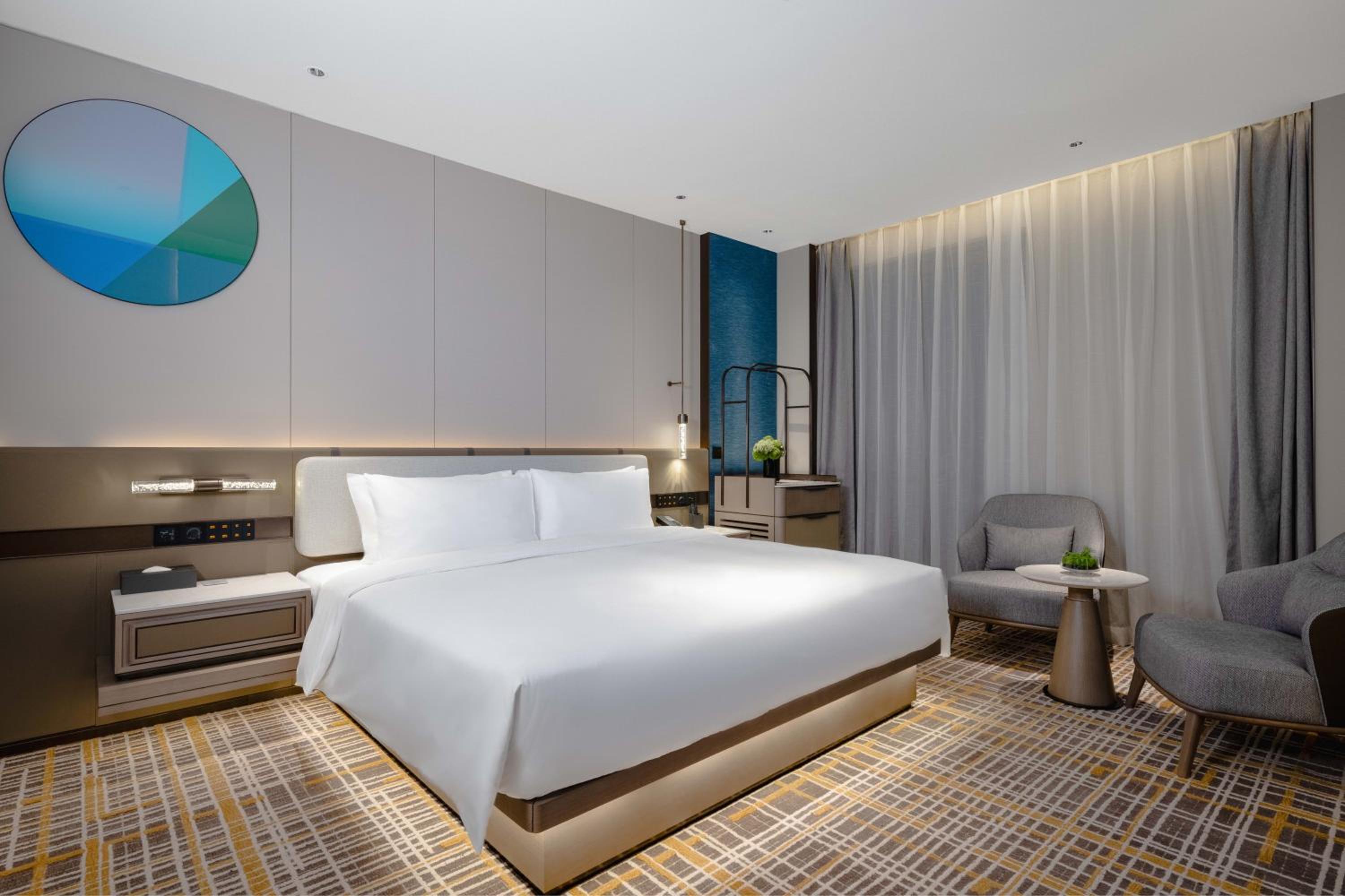 Deluxe, Queen Bed