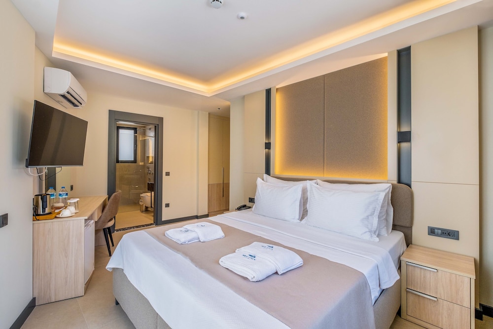 Seatown Hotel 8/50