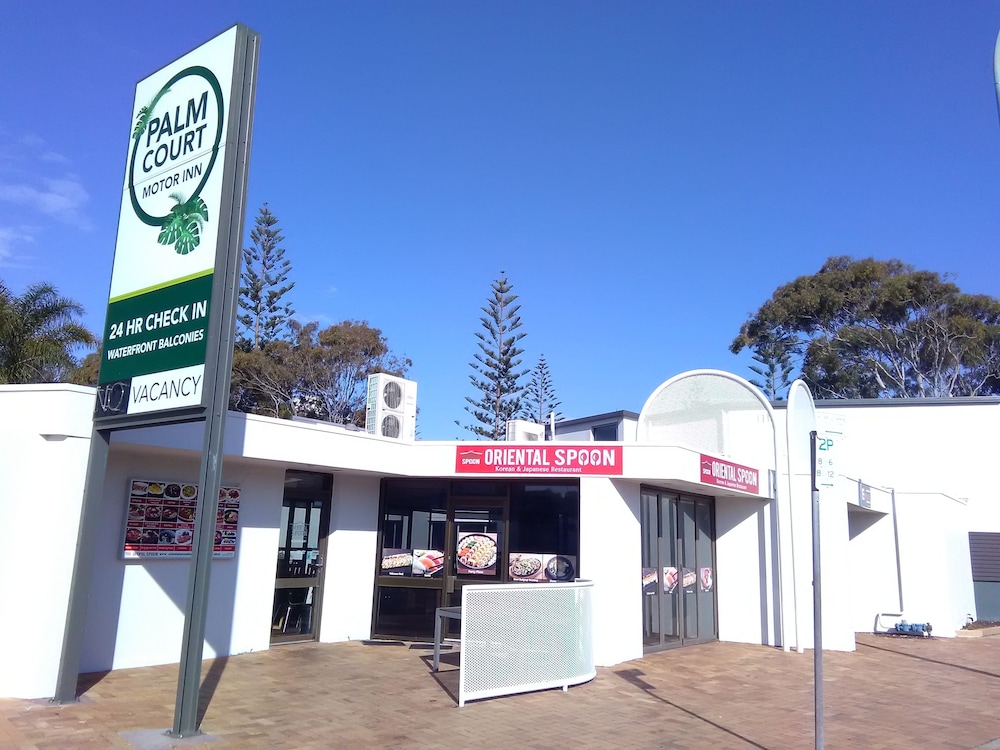 Palm Court Motor Inn 4/40