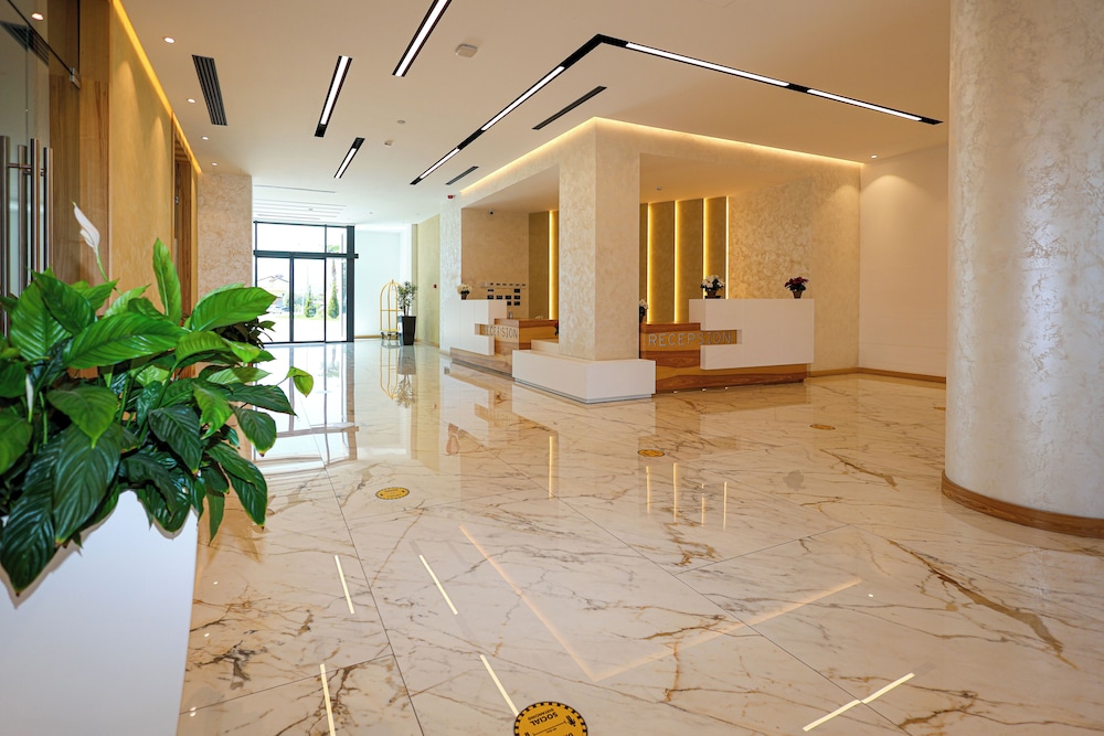 Grand White City Hotel 8/41
